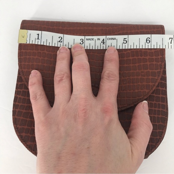 Leather Vintage Handbag with Modern Crossbody Chain - Picture 12 of 15